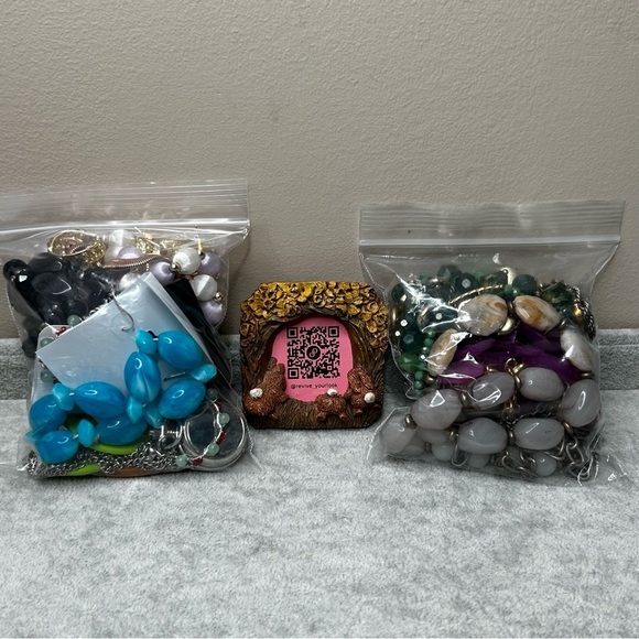 π Jewelry Party! π
Pick what you love and Fill A Bag for just $20! - Picture 1 of 1